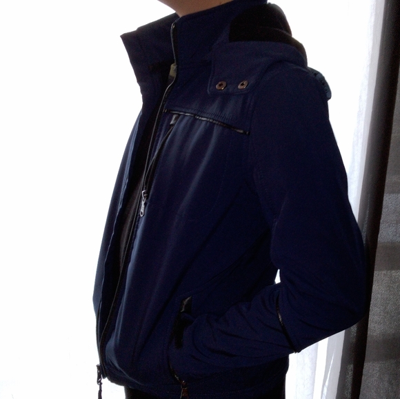 UR Jacket - Picture 3 of 6